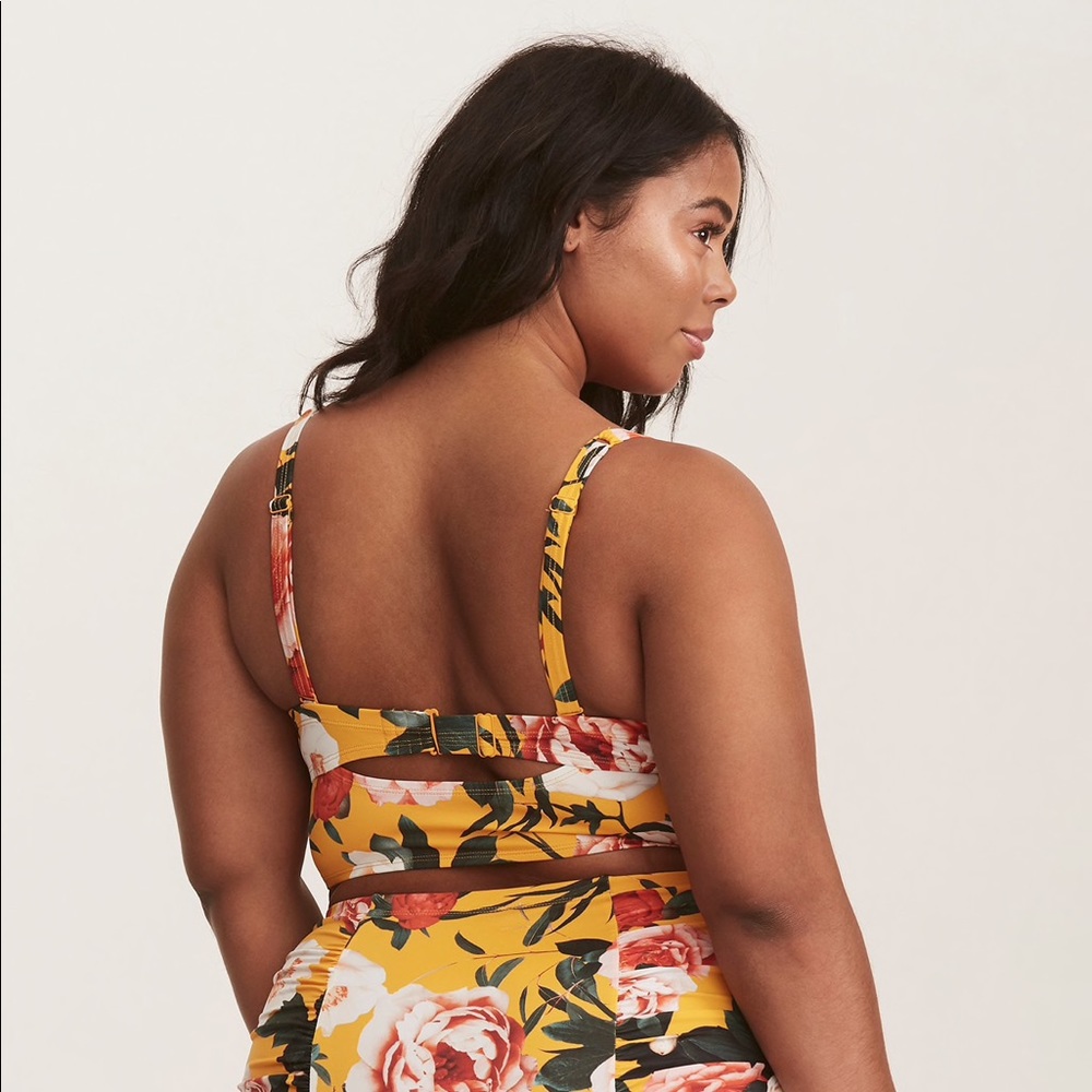 ๐SOLD๐ Torrid Floral Twist Lined Bikini Top - Picture 3 of 5